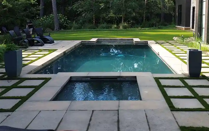 image of a pool with SYNLawn artificial turf surrounding the pool