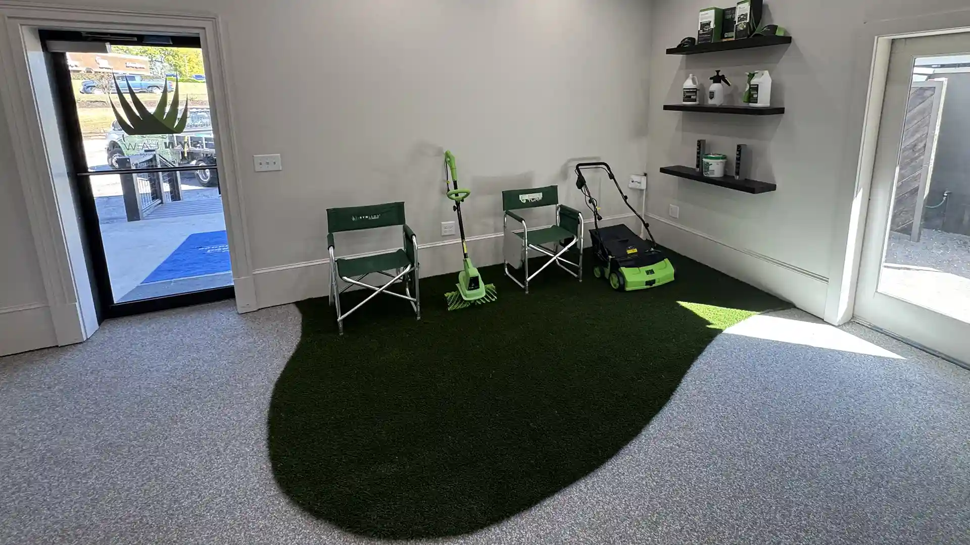 image of SYNLawn Alabama Showroom your source for artificial grass sales and installation services in Birmingham USA