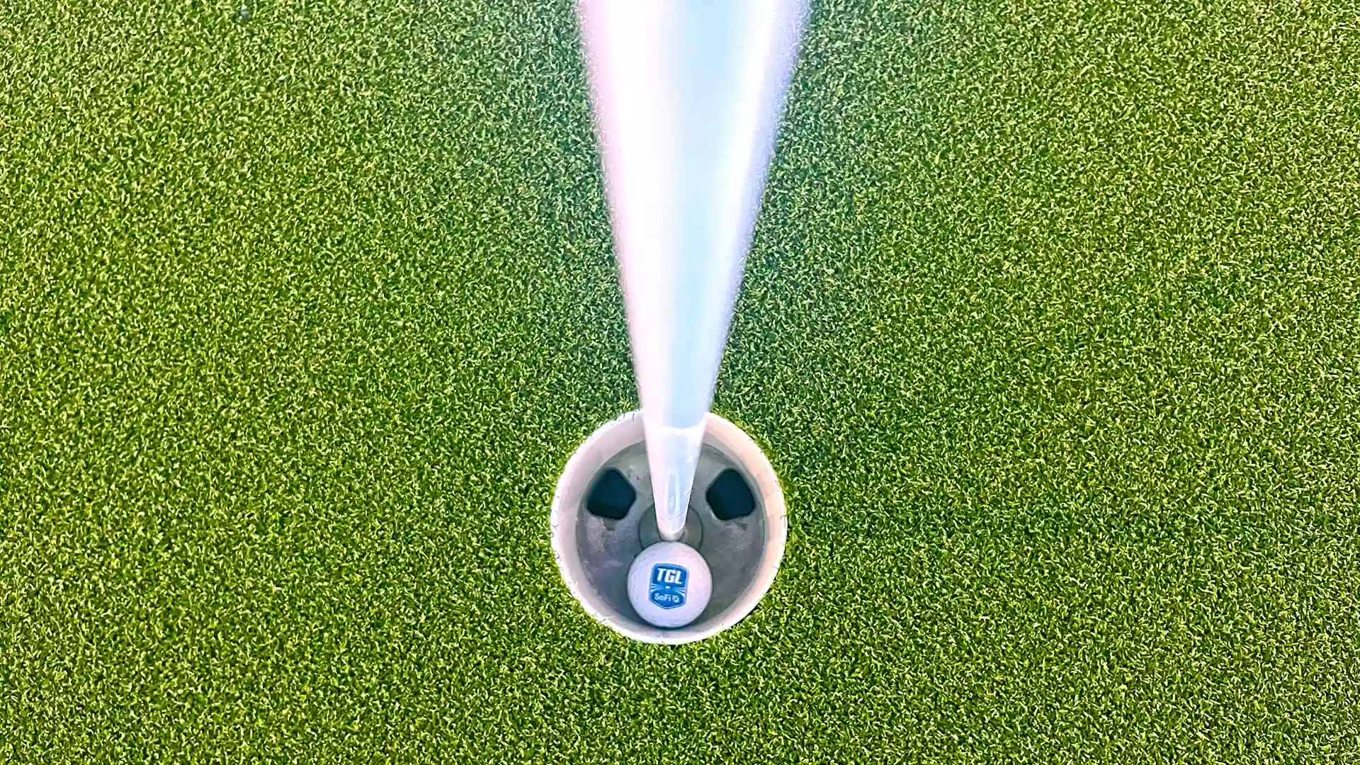 image of SYNLawn golf putting green at T G L golf league
