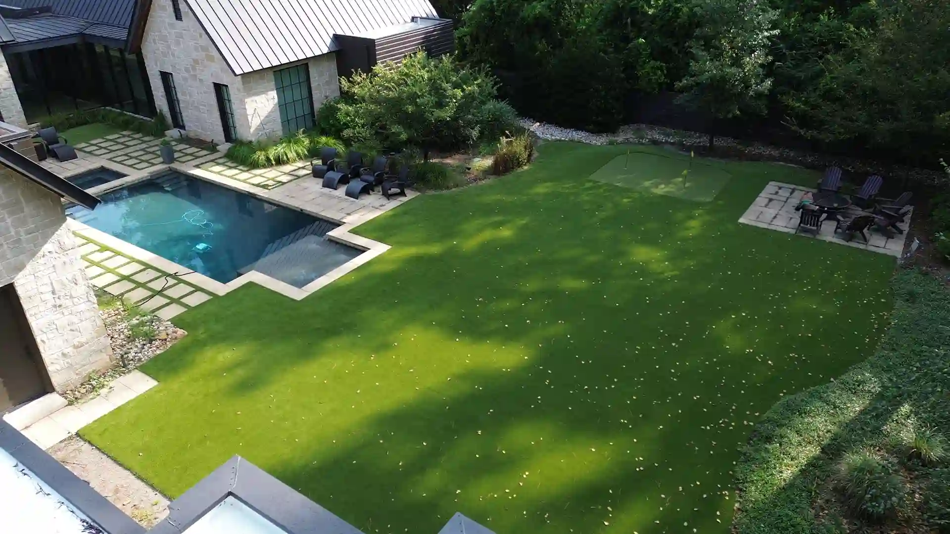 image of SYNLawn artificial grass luxury lawn and landscape at dream home in Augusta Georgia USA