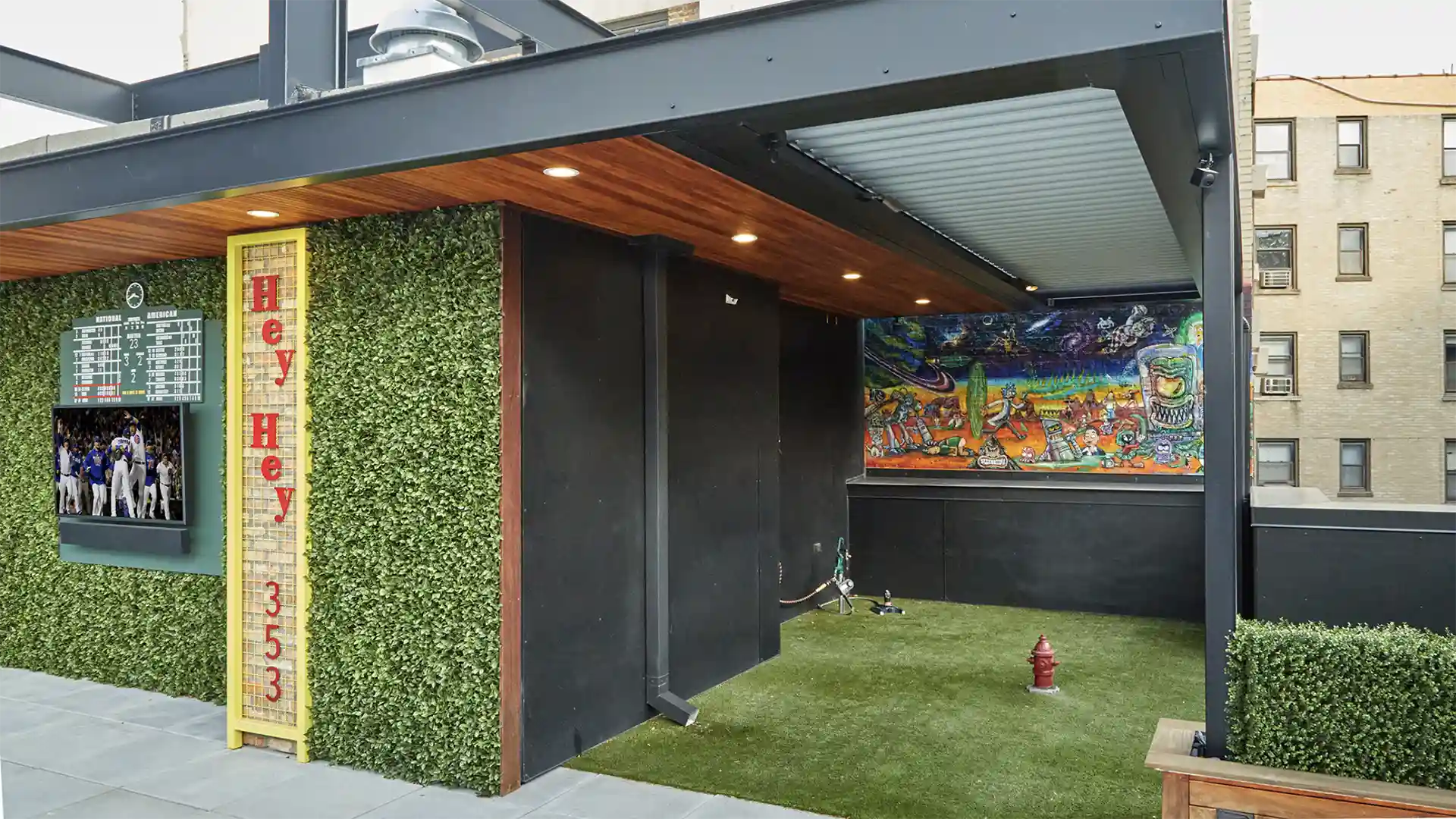 Chicago Homeowner Builds Rooftop Entertainment Oasis with Artificial Greenery