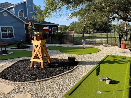 10 Backyard Putting Green Ideas