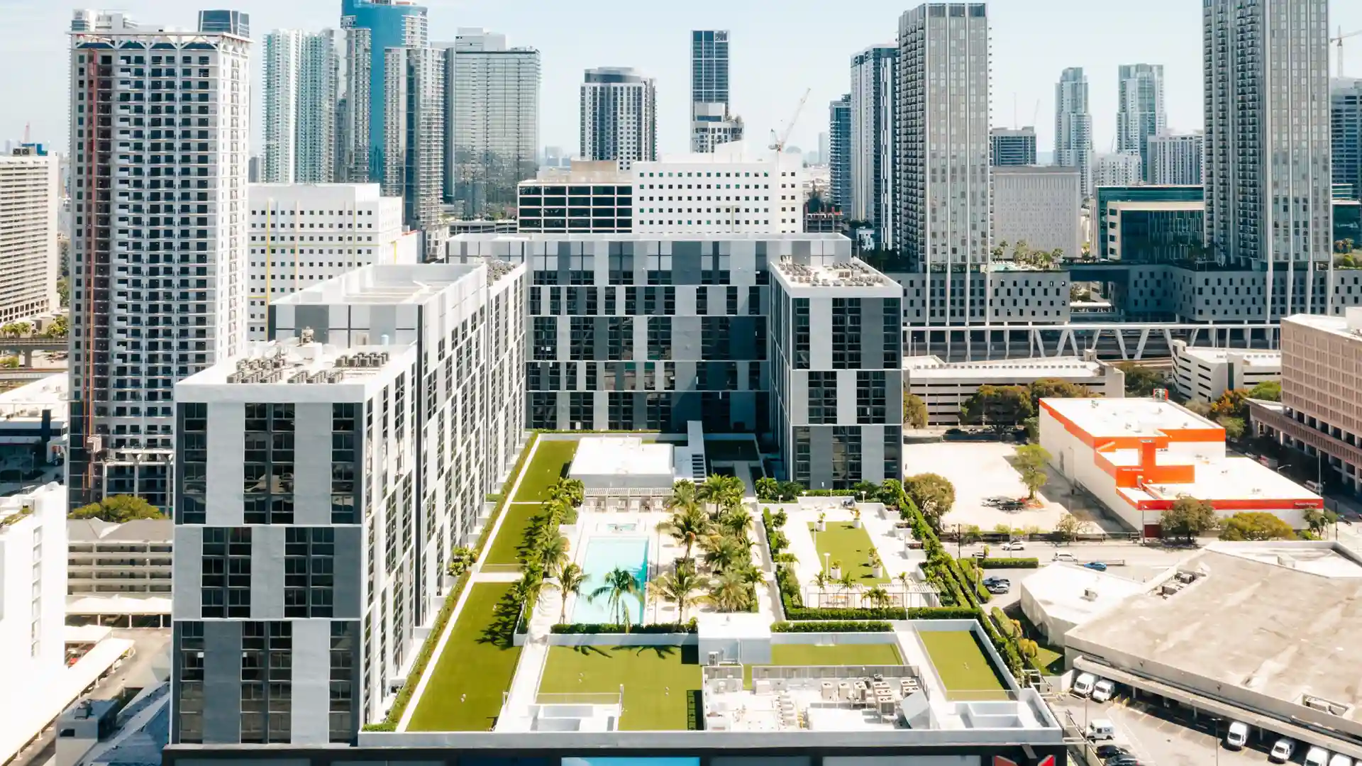 image of SYNLawn artificial grass at Block 55 Sawyer's Landing Rooftop Entertainment Living Space Courtyard and Common Area Amenity Miami Florida